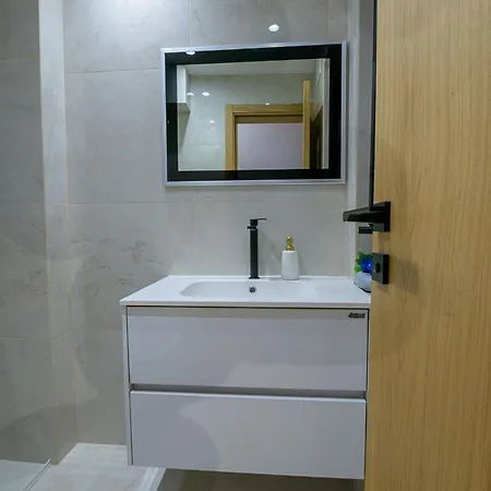Apartament 1 Minute To Main Street & Ndk & Free Parking